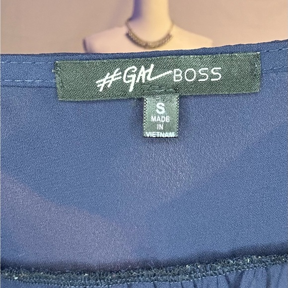 Tops/T-Shirts/Tanks👚 - 2 for $15 or 3 for $20 (Mix & Match) - Picture 5 of 5